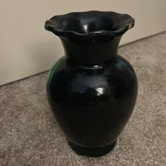 Gorgeous Black and Green Oaxaca Vase 7.5 Inches Tall CHIP ON BACK - Picture 2 of 7